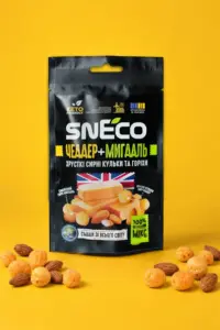 Сир сушений мікс snEco "Чеддер+Мигдаль", 20г: упаковка і продукт