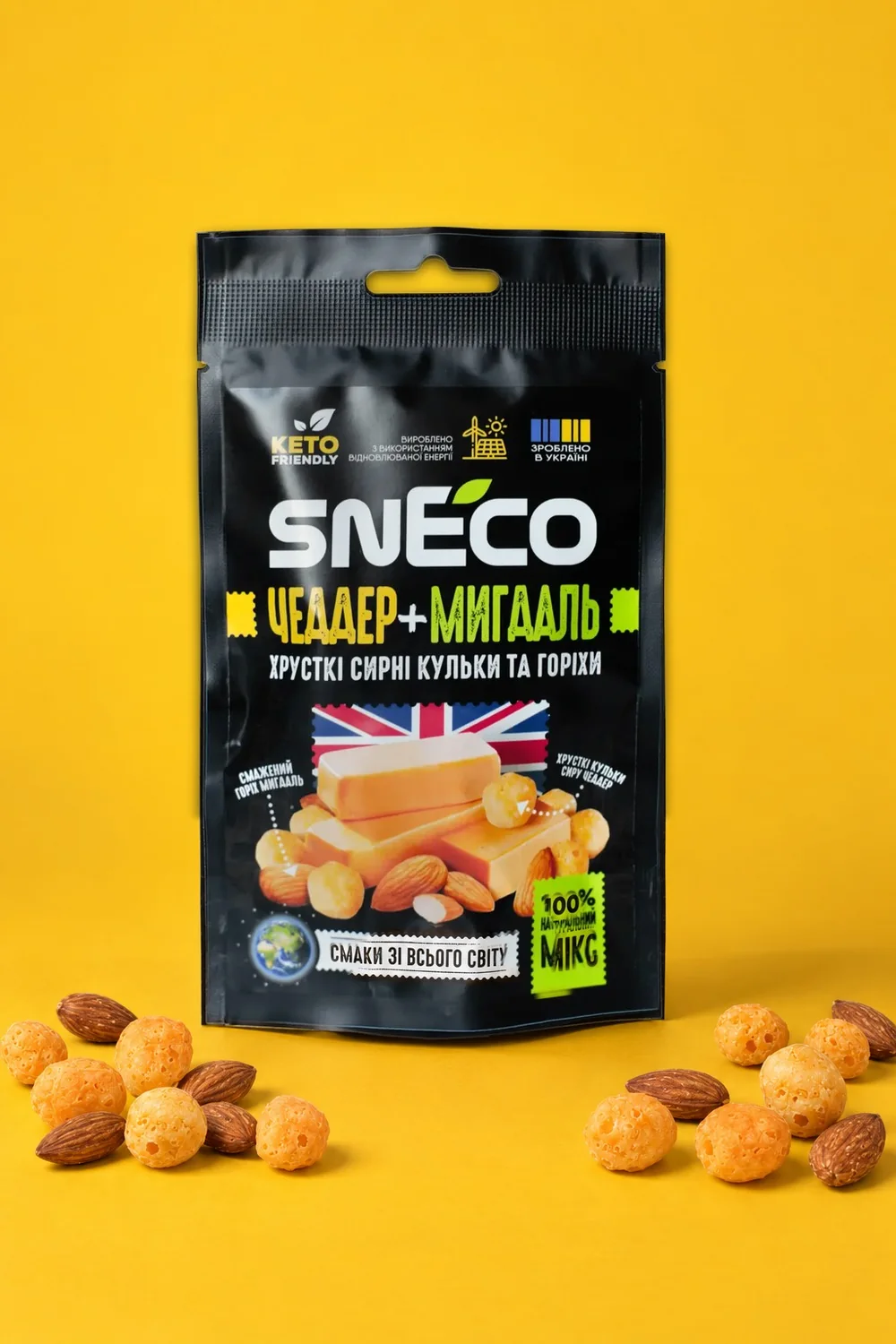 Сир сушений мікс snEco "Чеддер+Мигдаль", 20г: упаковка і продукт