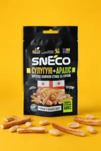 Сир сушений мікс snEco "Сулугуні+Арахіс", 20г: упаковка і продукт